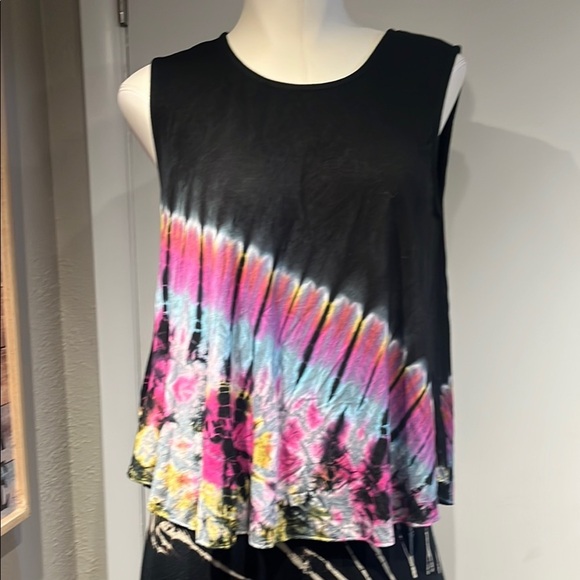 Pleated Black and Pink Relaxed Tank Top - Picture 1 of 16